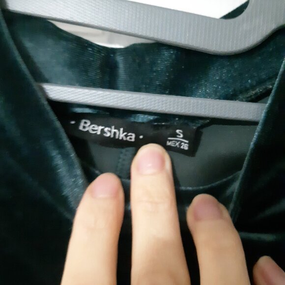 Bershka Velvet Dress - Picture 2 of 4